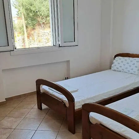 Eleni Apartment Himare