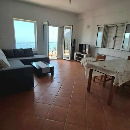 Apartment Eleni Himare