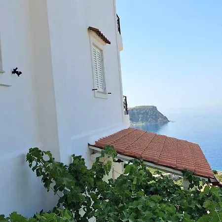 Eleni Apartment Himare